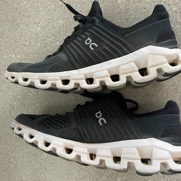 On Cloud Women's Size 9 Black Running Shoes Worn Only Twice - Picture 3 of 6